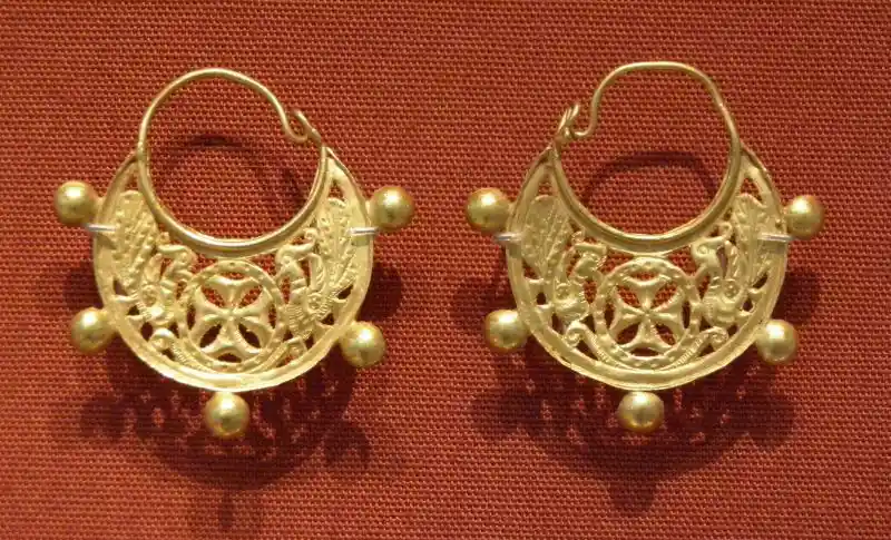 Two peacocks with a solar disc cross in between earrings. AD 300s-1000s. Constantinople